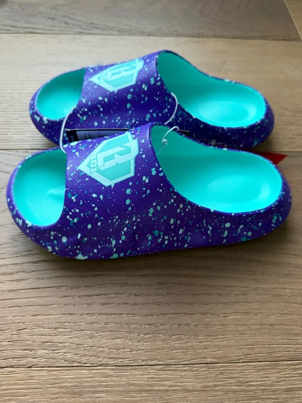 Baseball Lifestyle 101 - Youth Slides - NEW WITH TAGS - Picture 2 of 4
